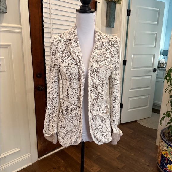 Comme Toi Jackets & Blazers - Comme Toi EUC Unique Anthropologie Elegant Lace Women's Jacket with Pockets